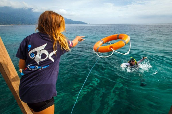 Throwing a life buoy to a panic diver